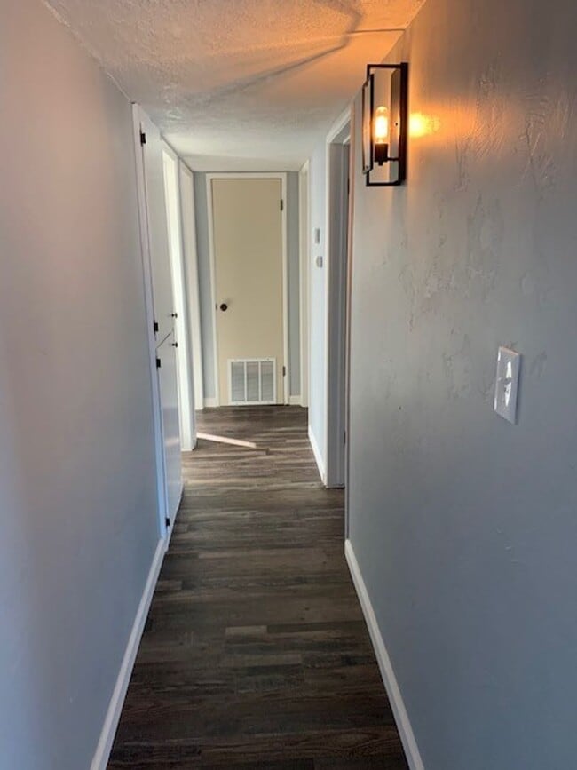 Building Photo - 1109 13th St