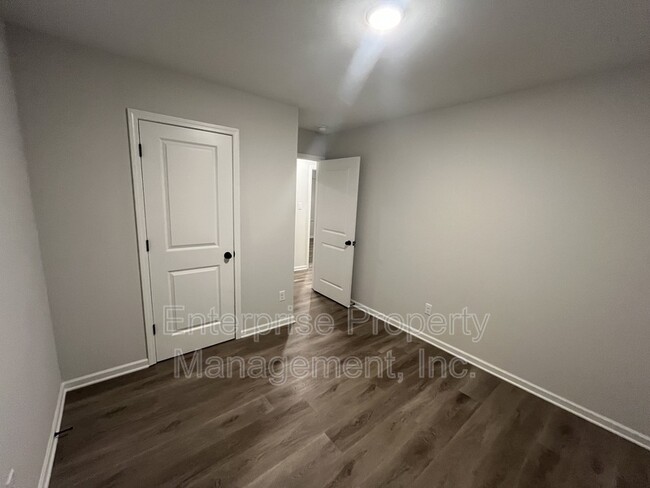 Building Photo - 4503 Suncrest Dr