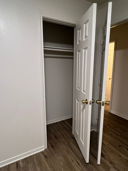 Building Photo - 409 Topeka Ct