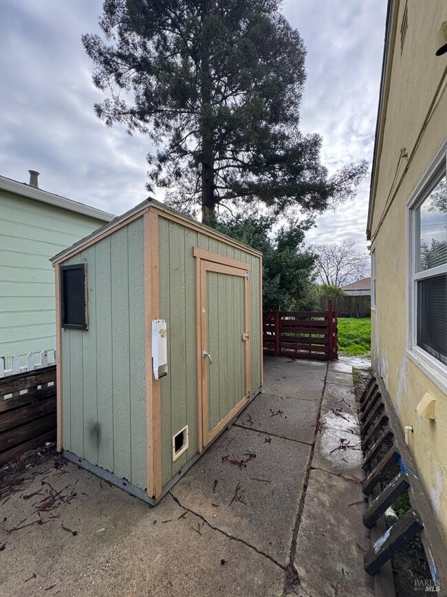 Building Photo - 133 Clay St