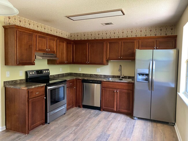 Building Photo - 825 Kiln Ln