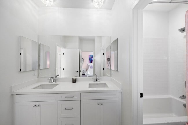 Building Photo - 8850 Weston Rd