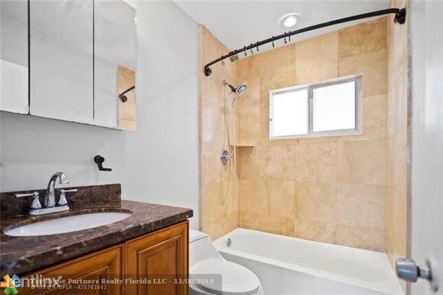 Building Photo - 3 br, 1 bath House - 261 Ne 49th Street