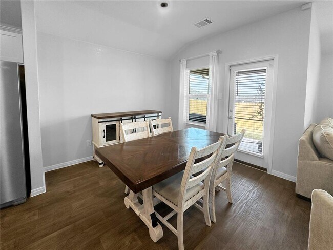 Building Photo - 730 Gladiola Lp