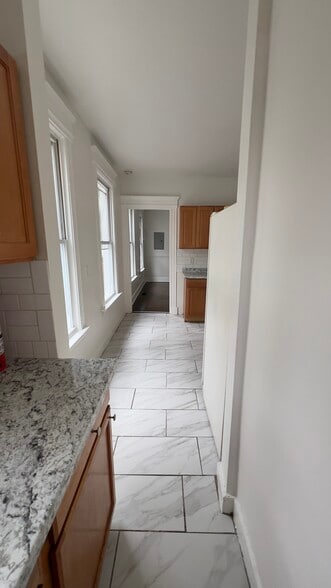 Building Photo - 879 Elm St