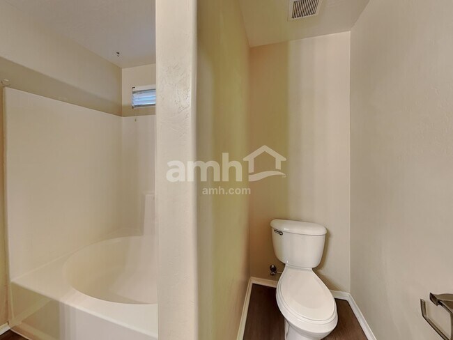 Building Photo - 443 S Sabrina