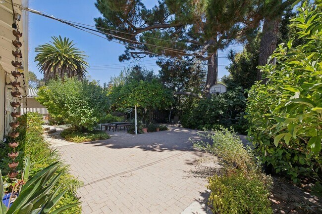 Building Photo - 970 Palo Alto Ave