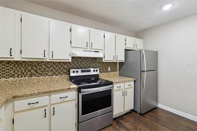 Building Photo - 662 Kenwick Cir