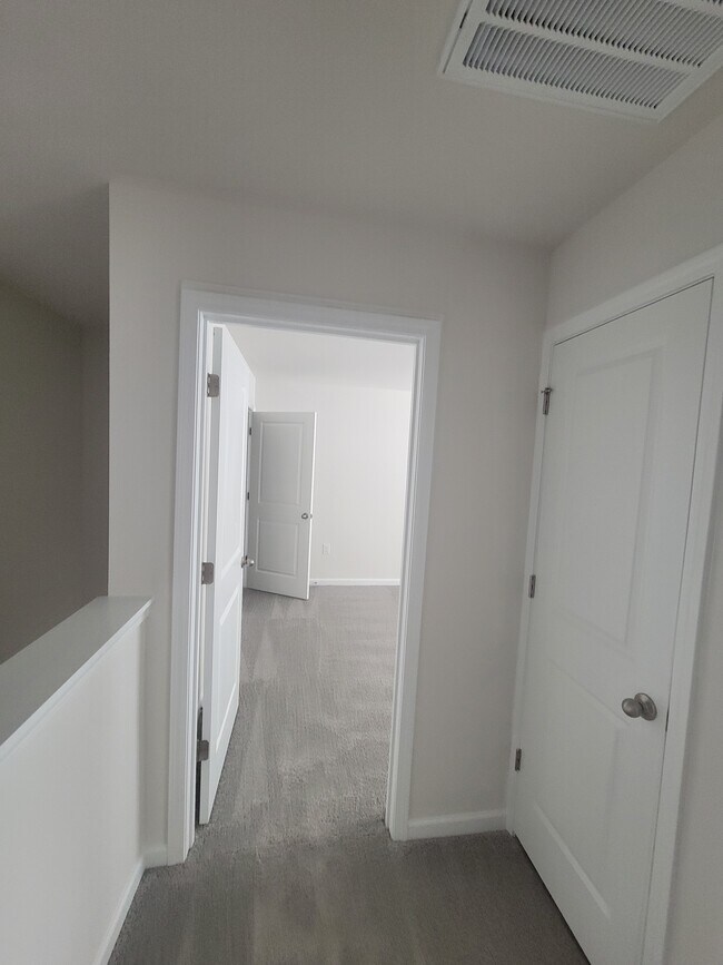 Building Photo - 114 Clear Creek Ln