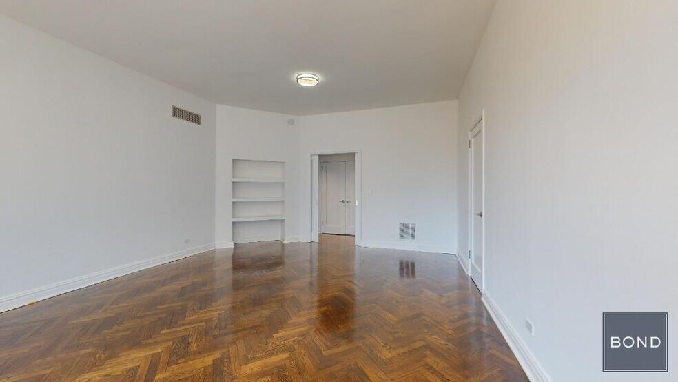 Building Photo - 219 E 69th St