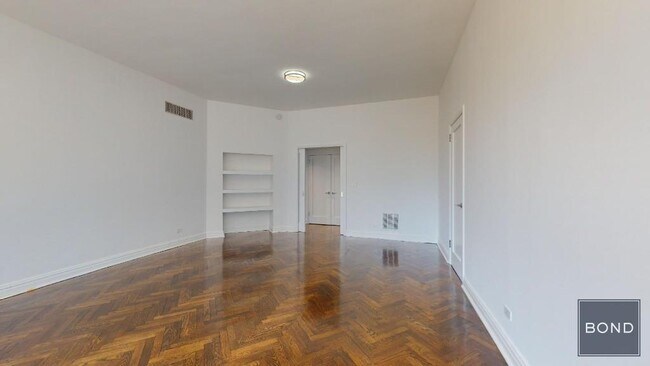 Building Photo - 219 E 69th St