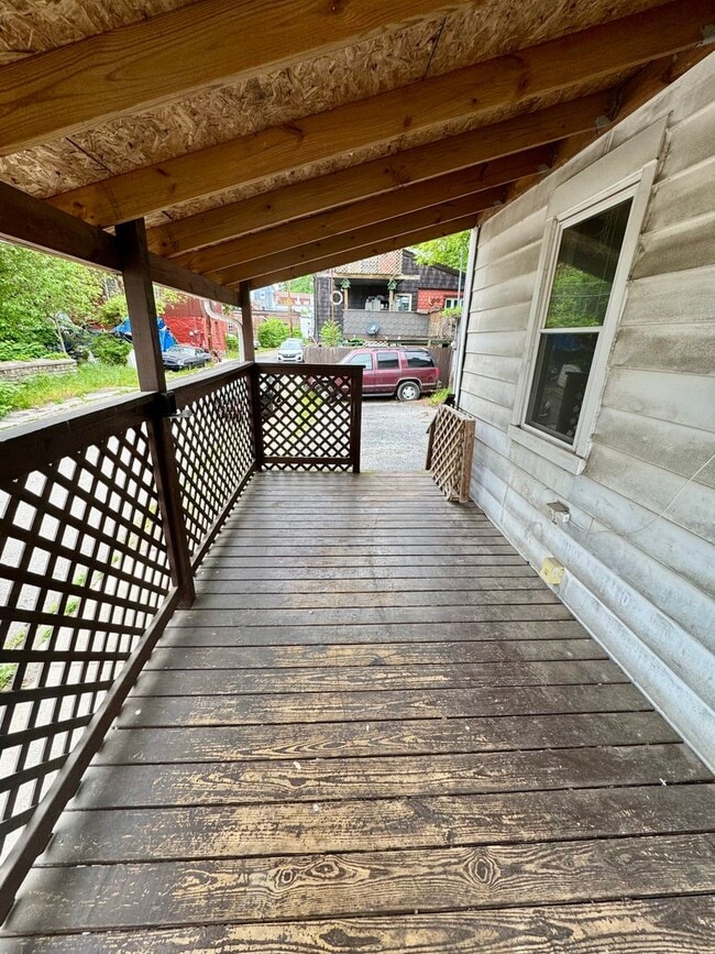 Building Photo - Spacious 1 Bed 1 Bath Home!