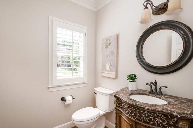 Building Photo - Elegant Master-on-Main in Prestigious Laur...