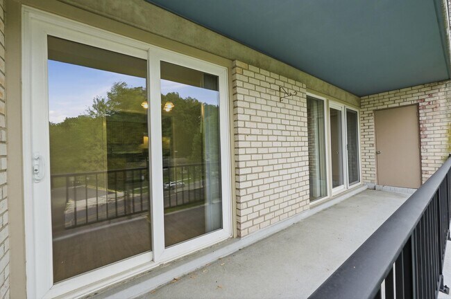 Building Photo - 5578 Burnside Dr