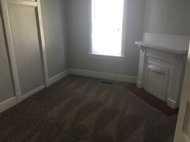 Building Photo - HABERSHAM STREET APARTMENT!