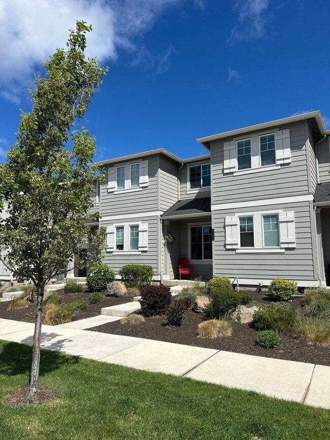 Building Photo - Like-New Home in Desirable Luderman Crossing!