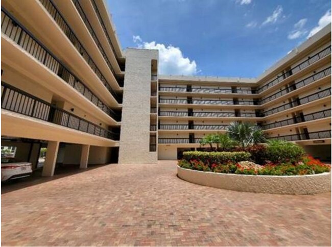 Building Photo - 1945 Gulf of Mexico Dr