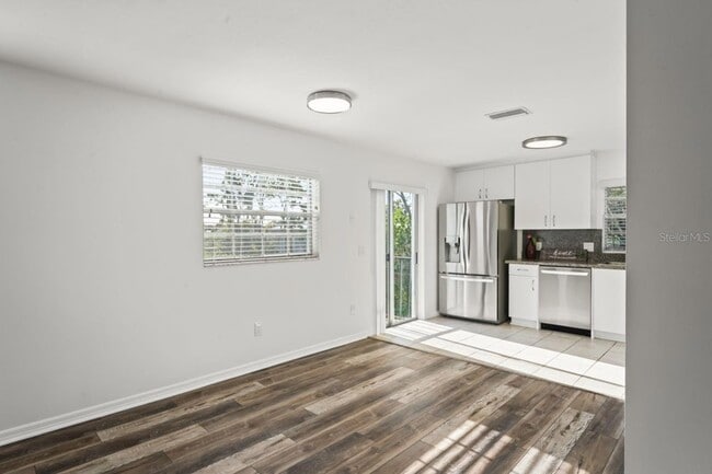 Building Photo - 6634 Hickorywood Ln