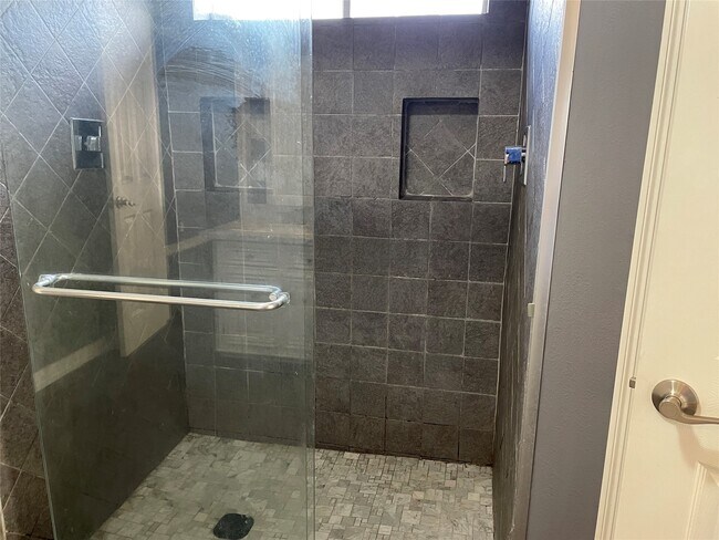 Building Photo - 18002 Hollywell Dr