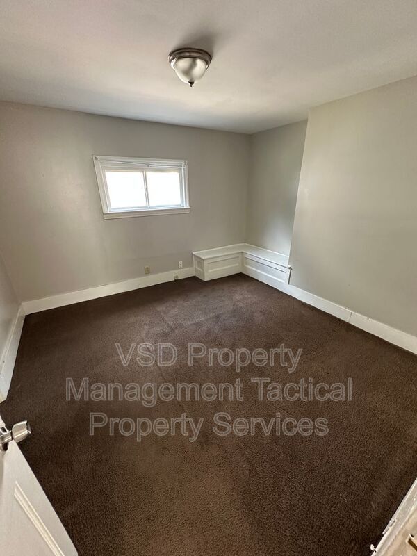 Building Photo - 4413 Woburn Ave