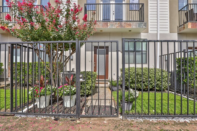 Building Photo - 2300 Union St