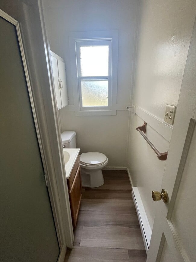 Building Photo - ***PENDING APPLICATION***2 Bed/1 Bath Char...