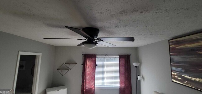 Building Photo - 8975 Ashwood Dr