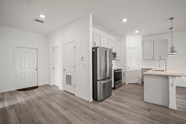 Building Photo - 4718-4718 29th St SW