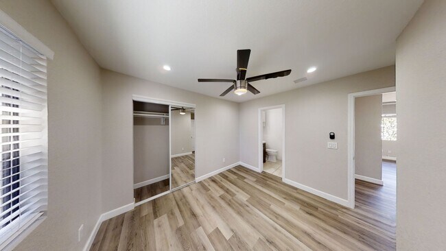 Building Photo - Newly Renovated (2022)! 7BD/3BA (Lease out...