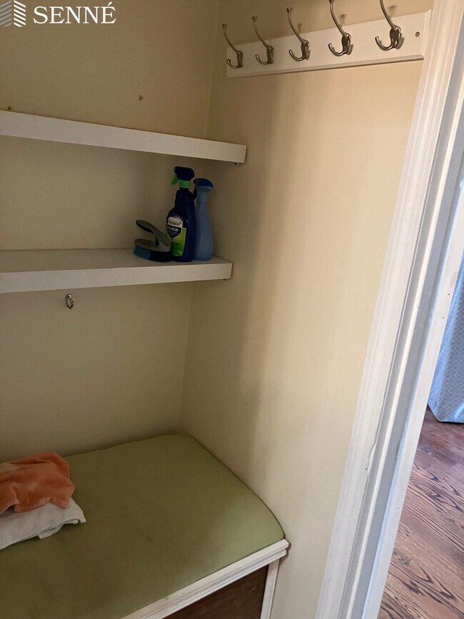 Building Photo - 71 Grovers Ave