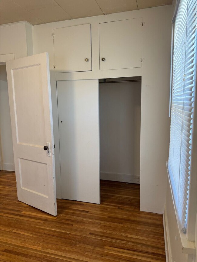 Building Photo - Cozy 2 Bedroom Home – Lawn Care & Snow Removal Included!