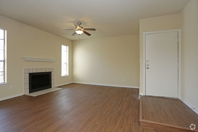 2BR,2BA - 1010SF - LIVING ROOM - Oak Tree Condominiums