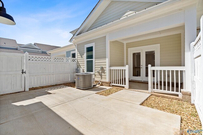 Building Photo - 121 Iberville St