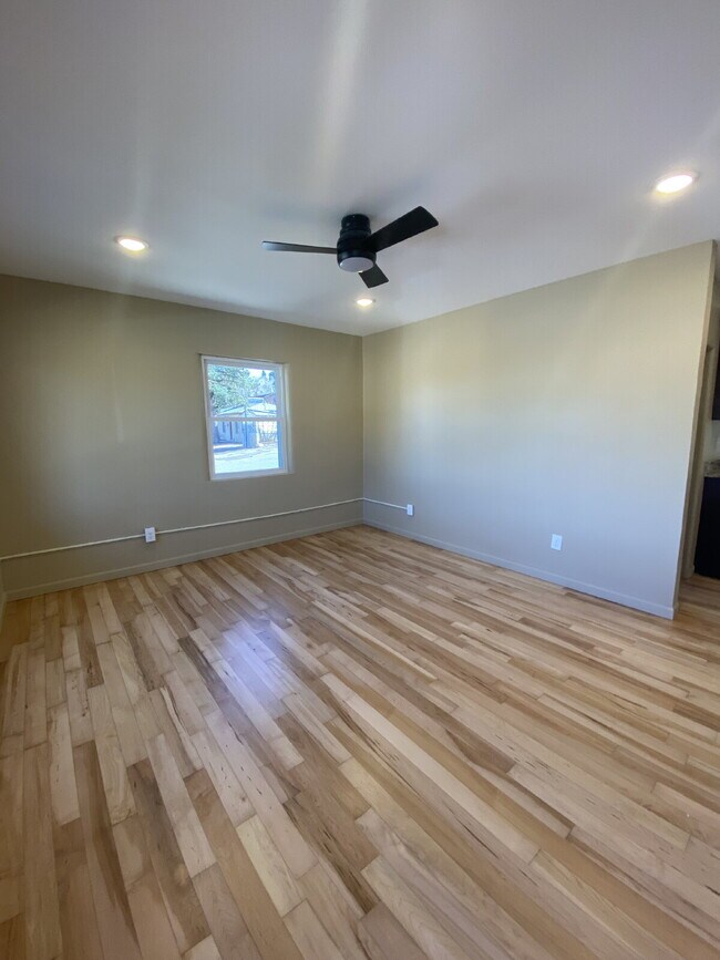 Building Photo - 2 bedroom duplex - Ground level - Prospect