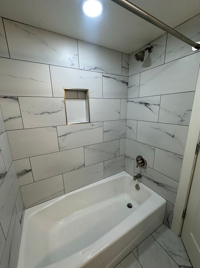 Building Photo - Deposit Moves You In! Modern 4-Bedroom Hom...