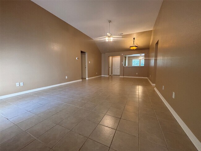 Building Photo - 3815 Maple Dr