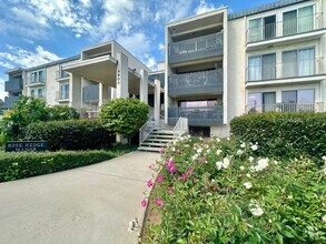Building Photo - Stunning Condo Minutes from Downtown La Mesa