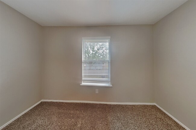 Building Photo - 11950 Rolling Stream Dr