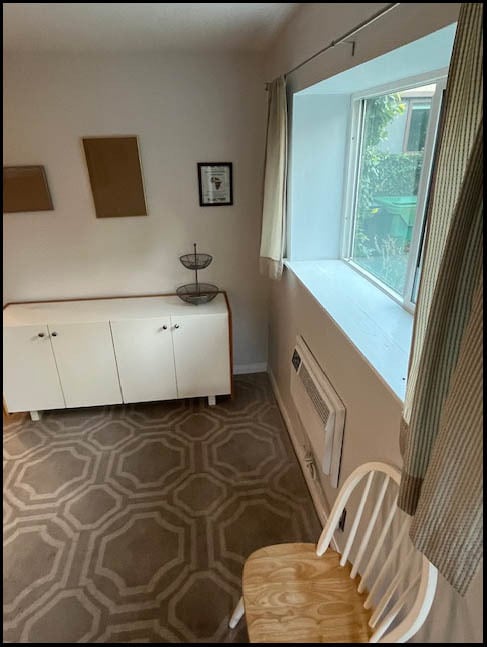 Main room 4 - 4350 Corinth Ave