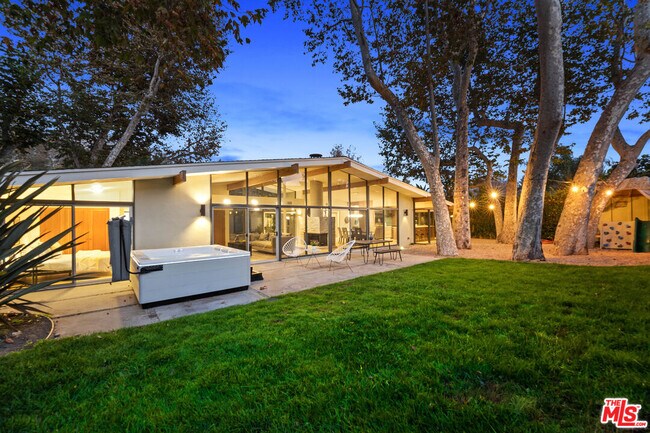Building Photo - 6225 Frondosa Dr