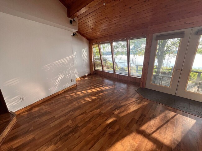 Building Photo - Lake house at Unity