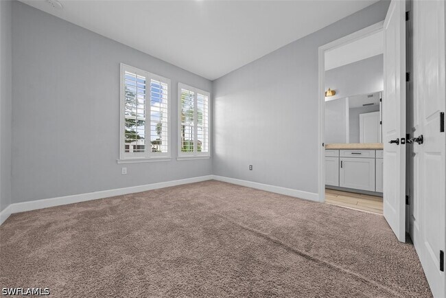Building Photo - 2038 Grove Dr