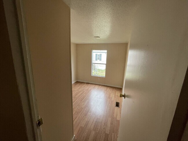 Building Photo - Handyman Special Mobile Home – Affordable Ownership Opportunity