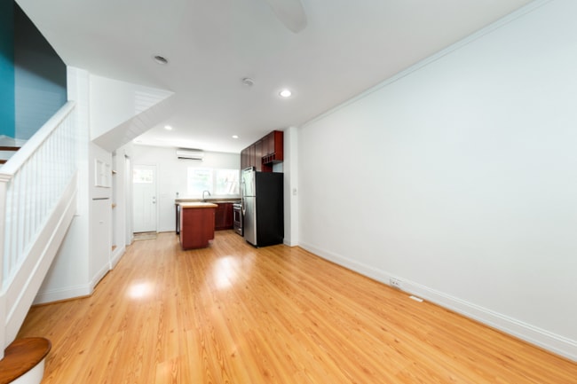 Building Photo - 1139 3rd St NE