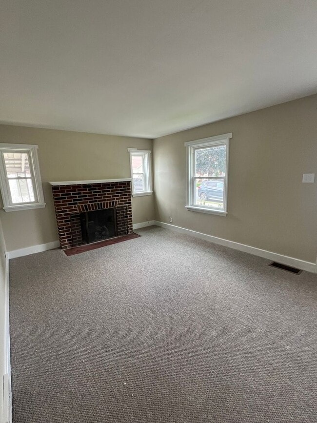 Building Photo - 262 McKnight St