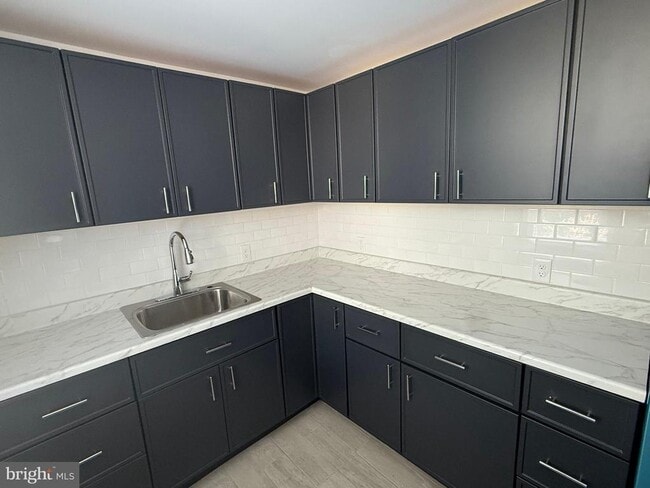 Building Photo - 4937 Walnut St