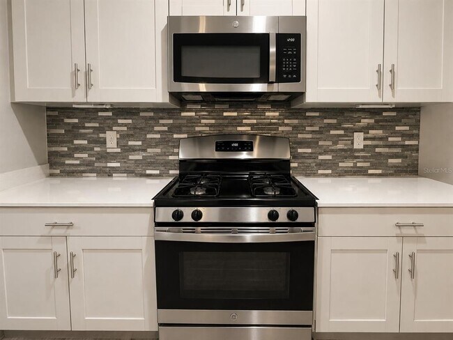 Building Photo - 13029 Oak Hill Way