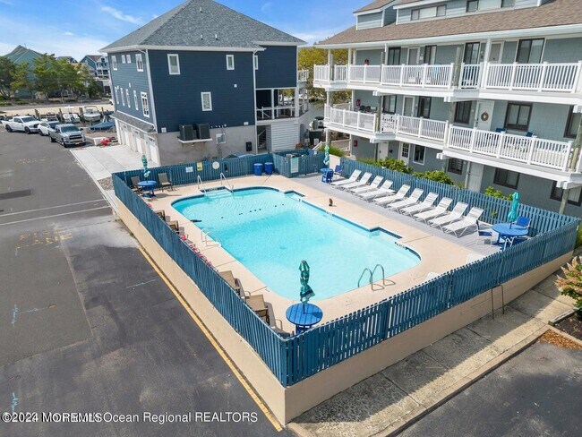 Building Photo - 1919 Bay Blvd