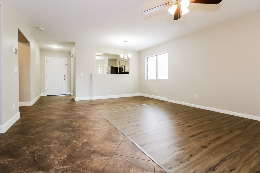 Building Photo - 15040 W Kings Dr