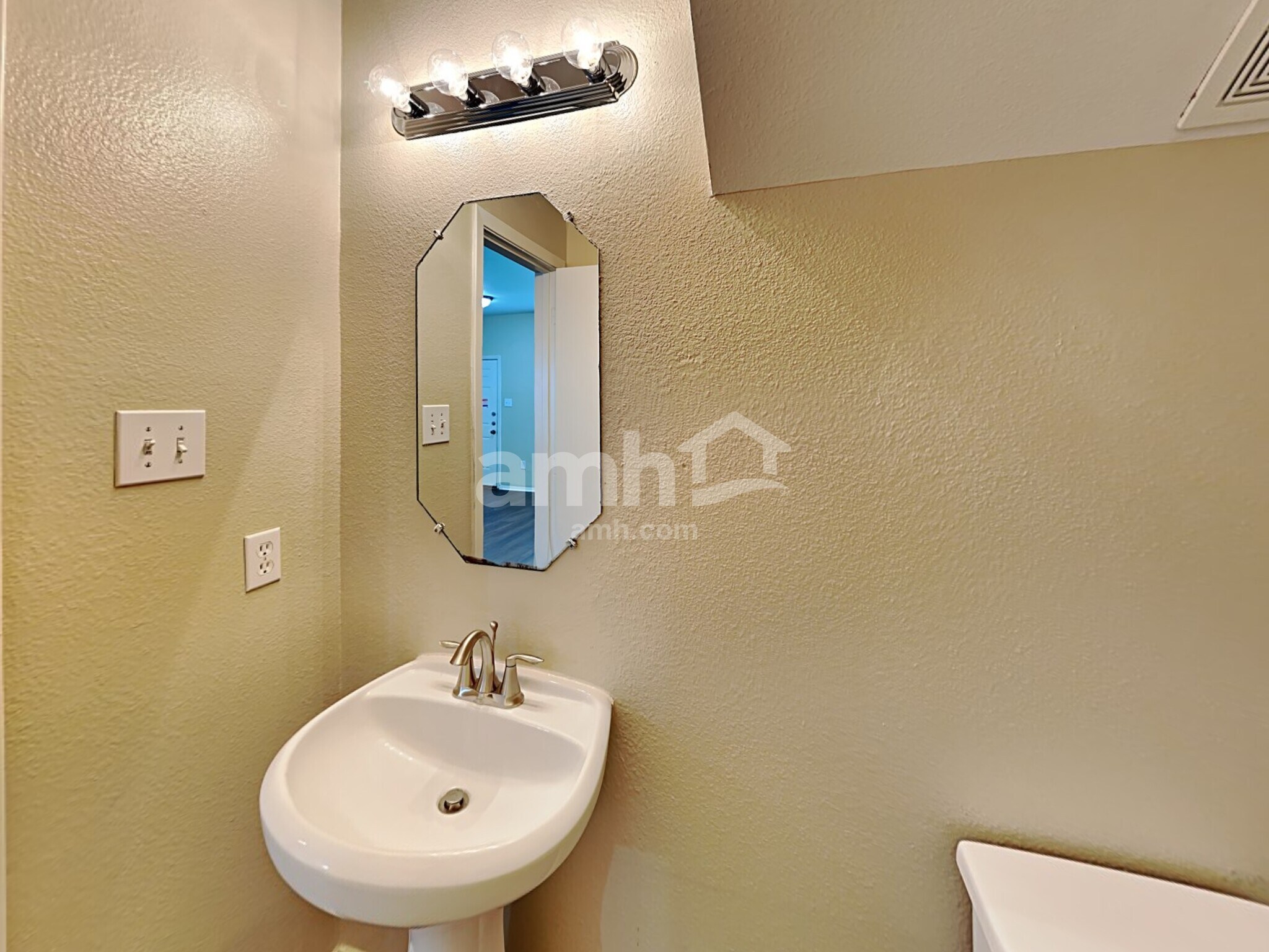 Building Photo - 20534 Patriot Park Ln